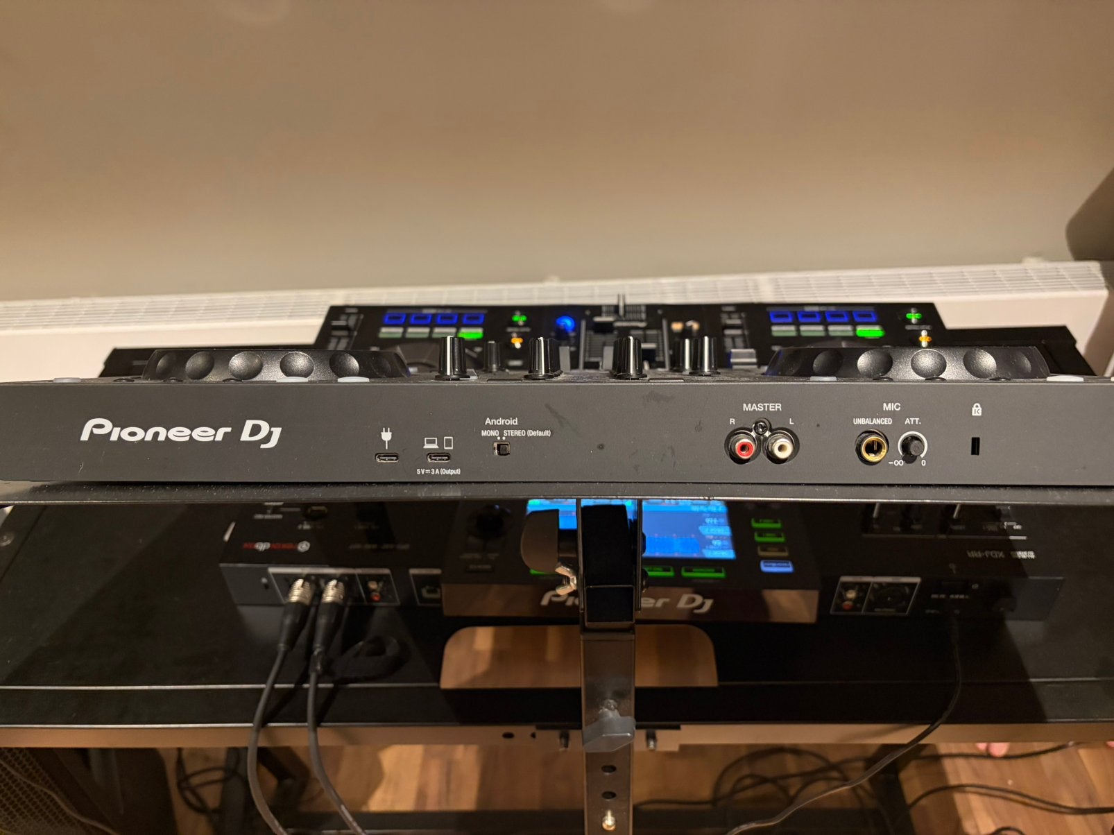 Foto 4 van Pioneer DDJ - FLX4 met 2 x speaker