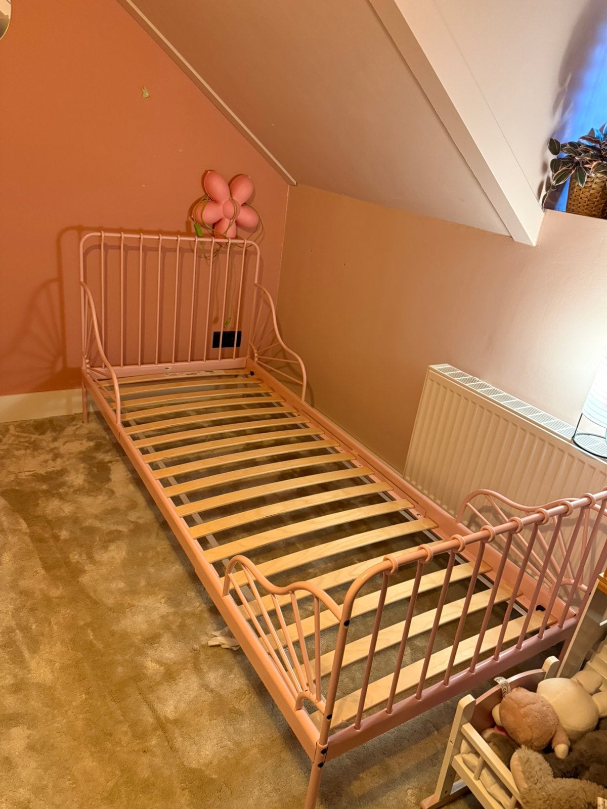 Roze peuterbed meegroeibed 80x200 kinderkamer, Kinderen en Baby's, Ophalen, 70 tot 85 cm, Zo goed als nieuw, Lattenbodem