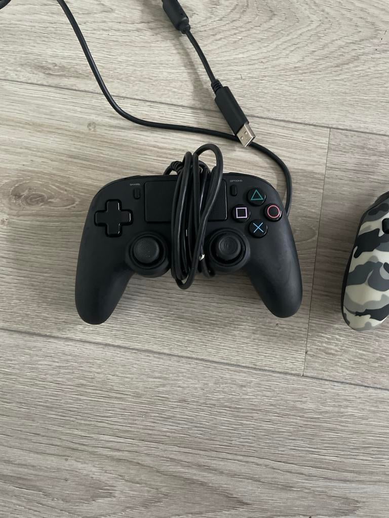 2x PS4 Controllers - Bedraad - Zwart & Camouflage, Spelcomputers en Games, Spelcomputers | Sony PlayStation Consoles | Accessoires