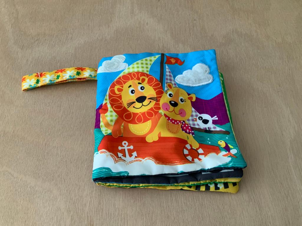 Stoffen baby boekje. Merk Playgro. In prima staat., Ophalen of Verzenden, Zo goed als nieuw, Overige typen, Met geluid