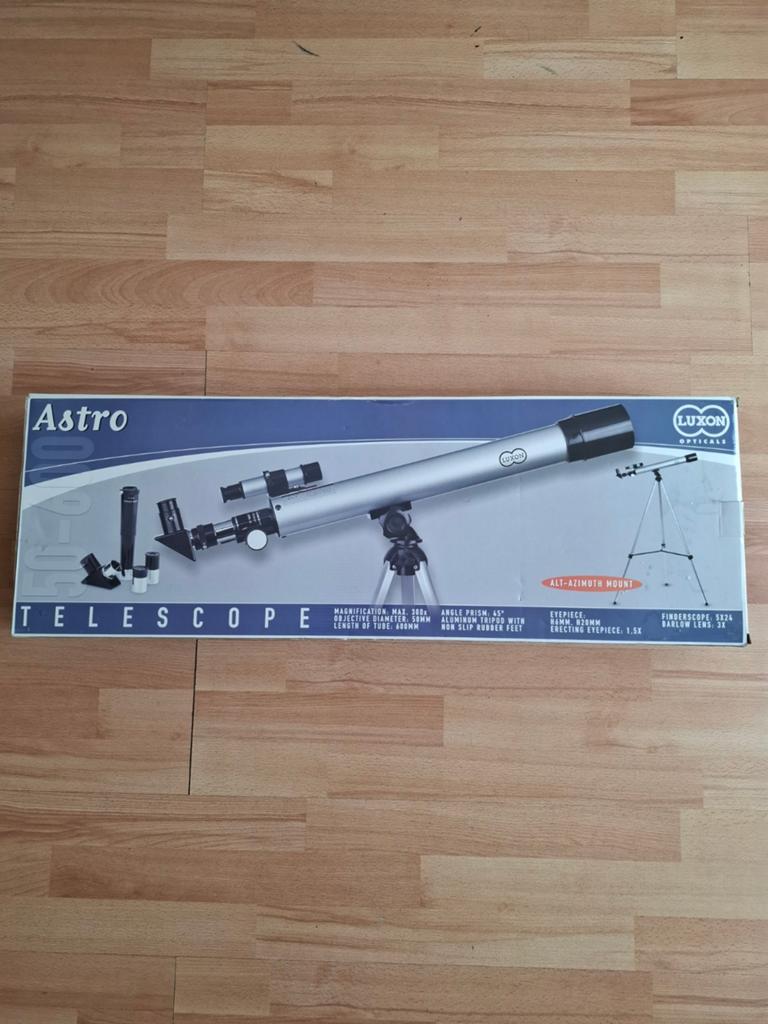 Astro Luxon Telescoop met Statief - Nieuw in Doos, Lenzentelescoop (refractor), Ophalen of Verzenden, Minder dan 80 mm, Nieuw
