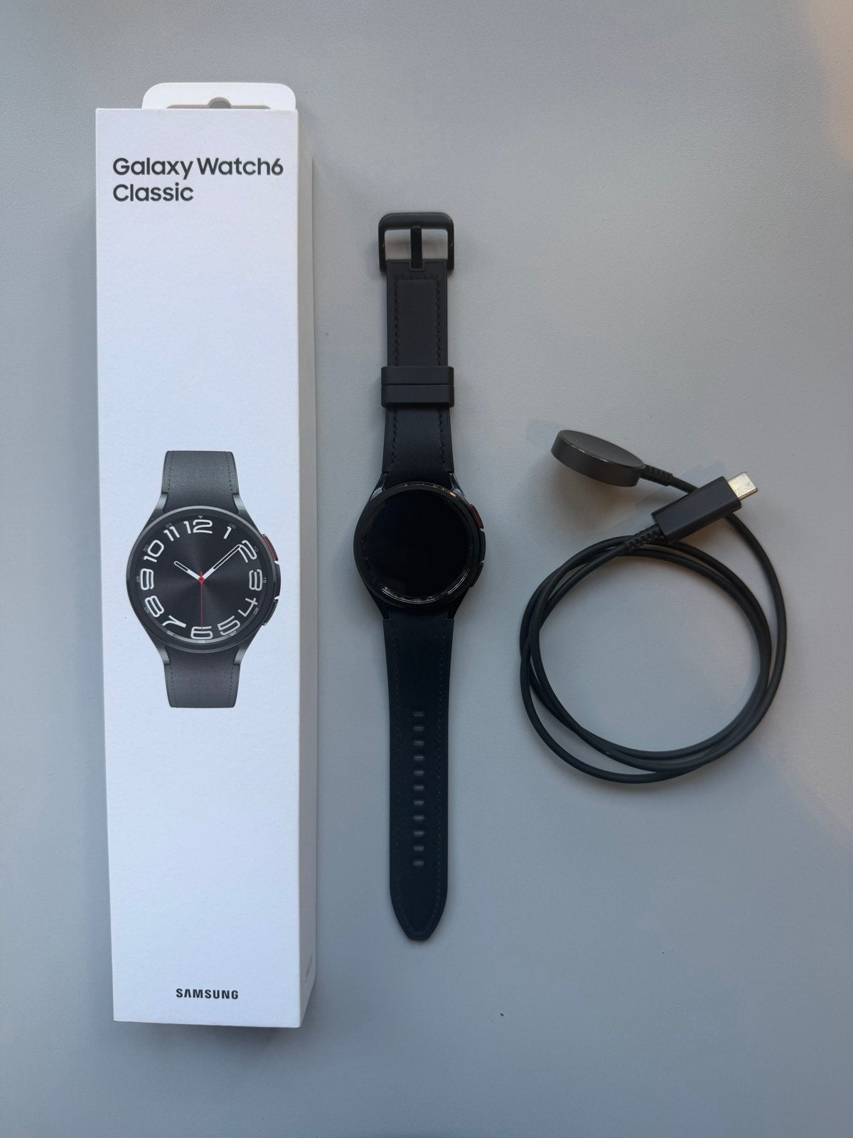 Samsung Galaxy Watch6 Classic 43mm Zwart - Nieuw, Sieraden, Tassen en Uiterlijk, Smartwatches, Afstand, Zwart, Nieuw, Ophalen of Verzenden