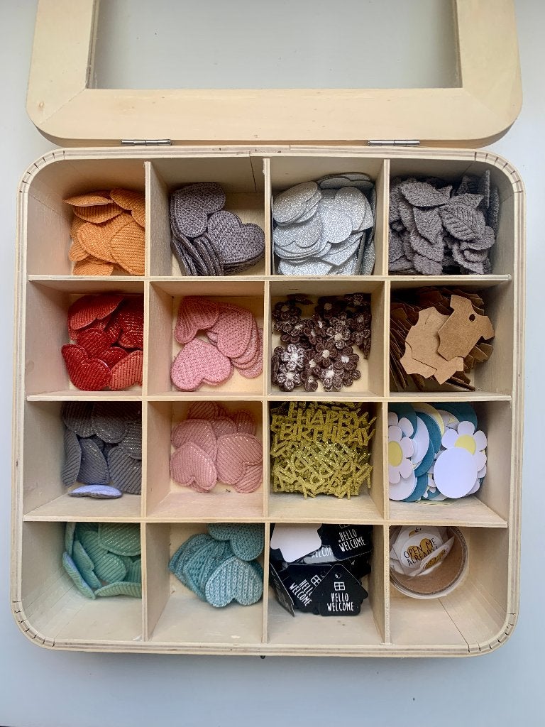 Houten bewaardoos met stoffen hartjes, strijkpatches en meer, Overige thema's, Geschikt voor stof, Textiel, Nieuw