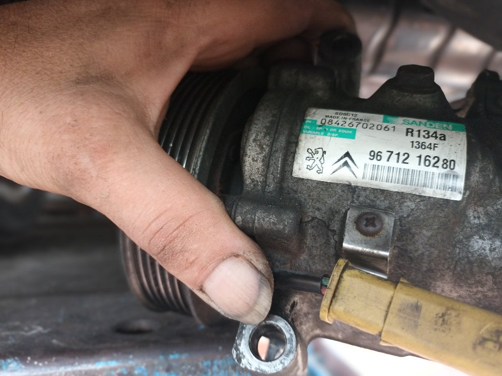Aircocompressor van Peugeot - ook voor Citroen Mitsubishi, Ophalen, Gebruikt, Mitsubishi