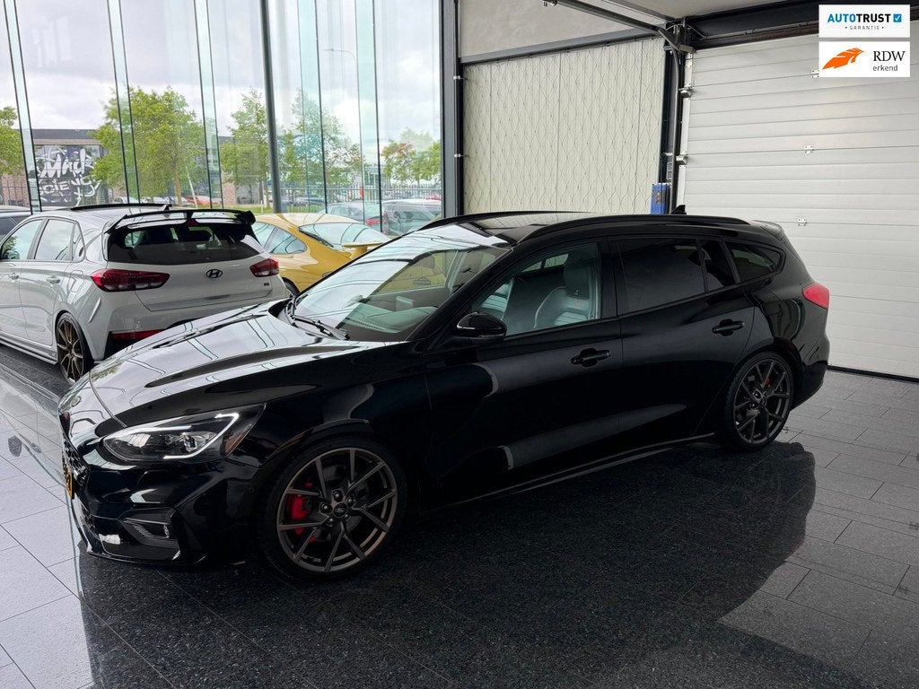 Ford Focus Wagon 2.3 EcoBoost ST-3 2019 280PK Zwart ST3, Auto's, Ford, Gebruikt, 4 cilinders, Handgeschakeld, 1600 kg