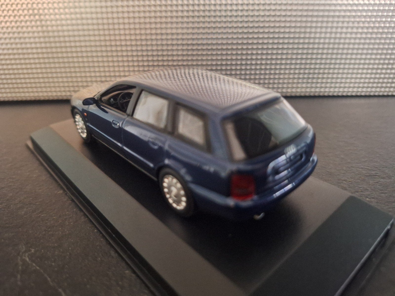 Audi A4 Avant 1995 Schaal 1:43, Overige merken, Nieuw, Ophalen of Verzenden, Maxichamps