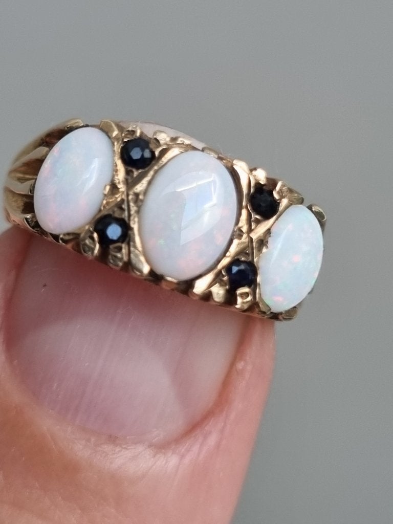 9kt gouden ring met opaal / saffier, Birmingham keurmerk, Ophalen of Verzenden, Met edelsteen, Dame, Goud