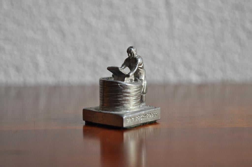 Miniatuur Beeldje Tin Papierschepper de Hoop 3 cm, Ophalen of Verzenden