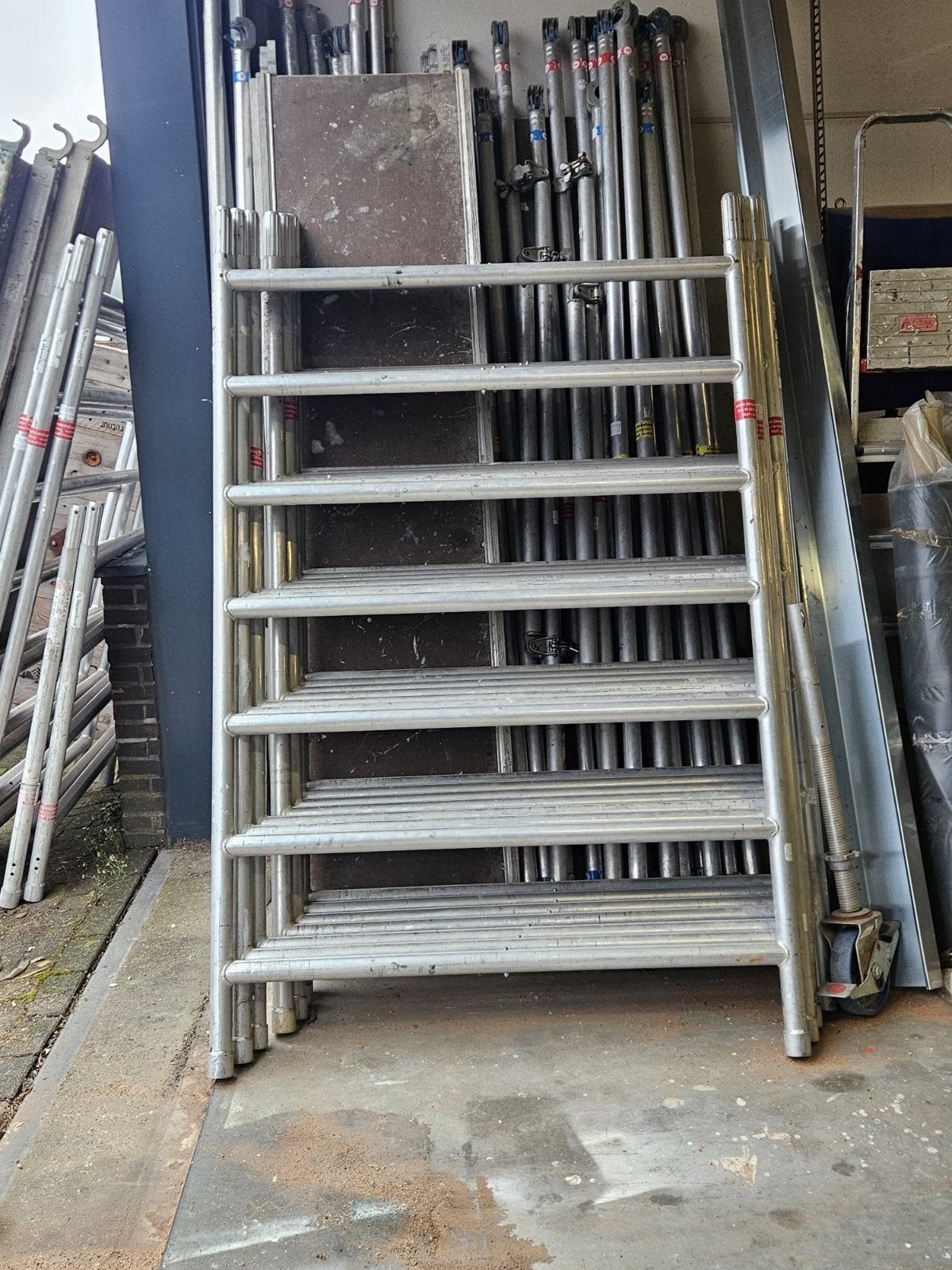 TE KOOP SKY WORKS 12 meter hoge stelling, Doe-het-zelf en Verbouw, Steigers, Ophalen, Overige typen, 5 meter of hoger