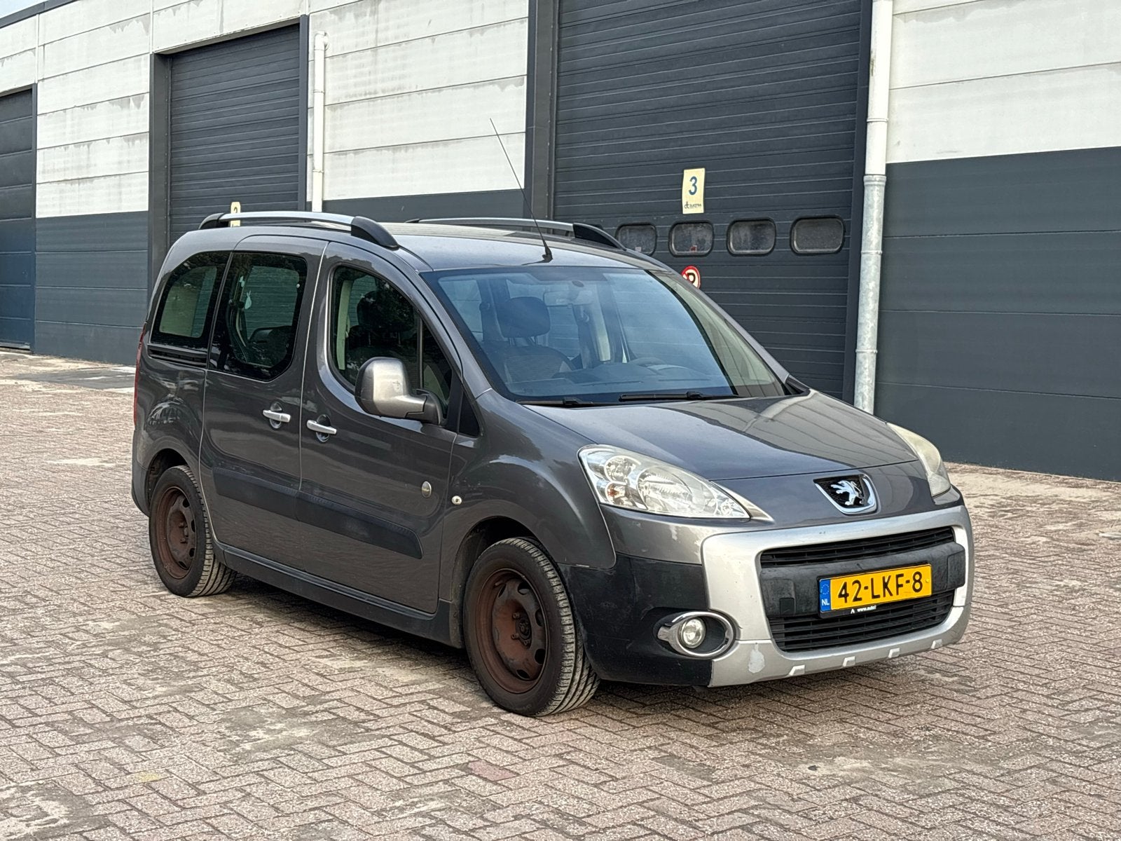 Peugeot Partner 1.6 Hdif 80KW Tepee 2010 Grijs, Auto's, Voorwielaandrijving, 4 cilinders, 1404 kg, Origineel Nederlands