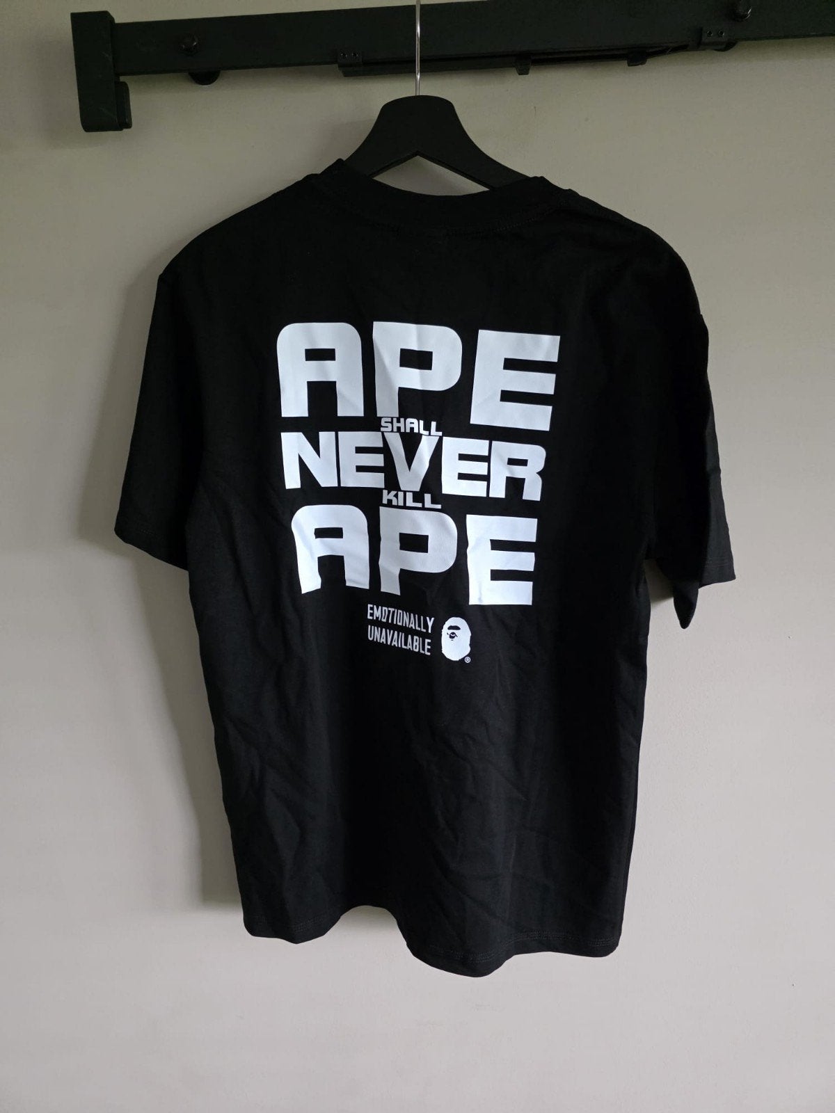 BAPE x Emotionally Unavailable T-shirt Zwart Maat L, Maat 48/50 (M), Zwart, Nieuw, Ophalen of Verzenden