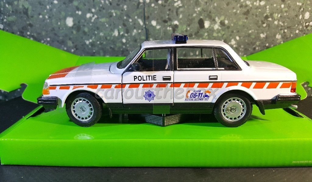 Volvo 240 GL POLITIE NEDERLAND 1:24 Welly, Hobby en Vrije tijd, Verzenden, Nieuw, Auto, Welly