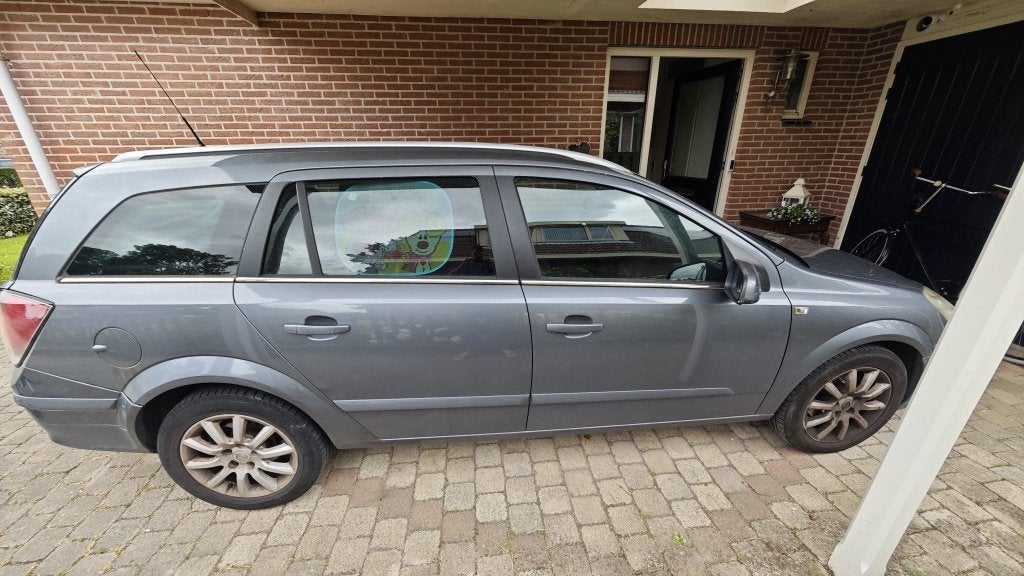 Ruime, betrouwbare Opel Astra 1.6 St.wgn. 2005 Grijs te koop, Voorwielaandrijving, 15 km/l, 4 cilinders, Origineel Nederlands