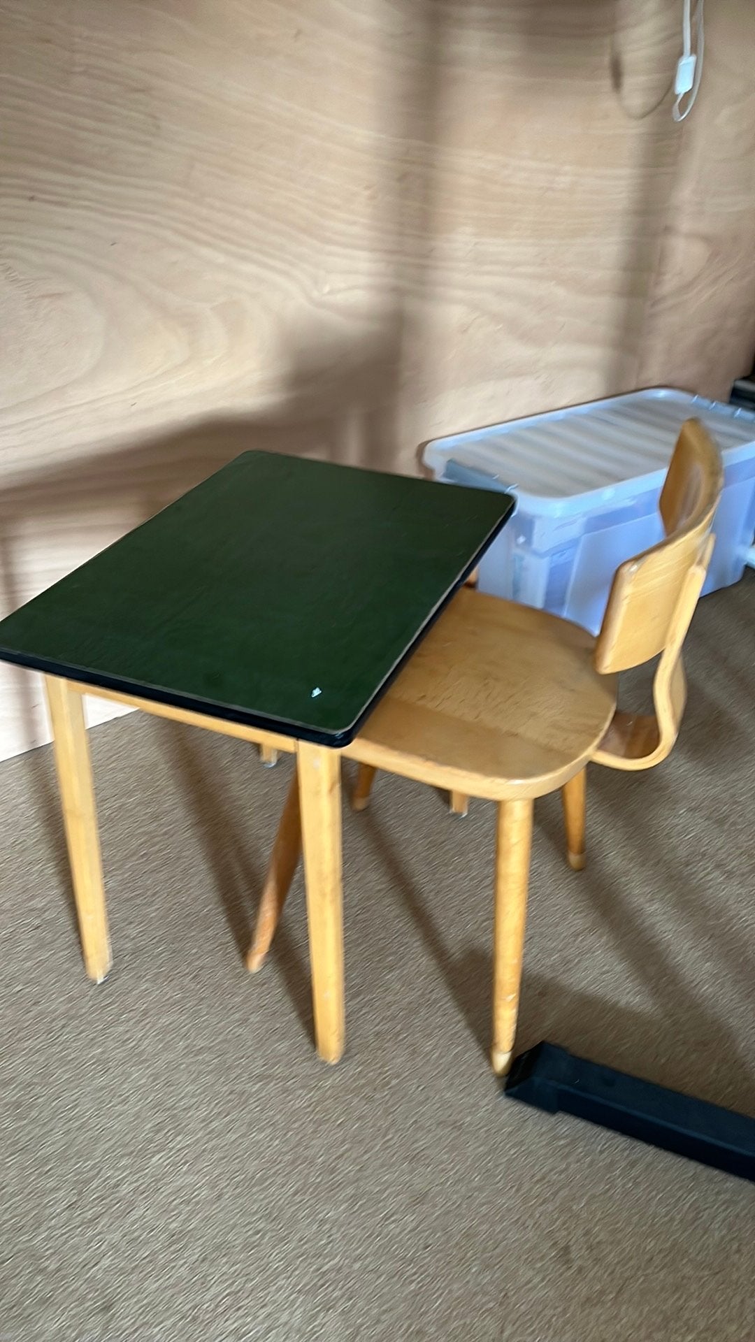 Schilte stoel en lage kleine retro tafel, Ophalen, Zo goed als nieuw, Tafel(s) en Stoel(en)