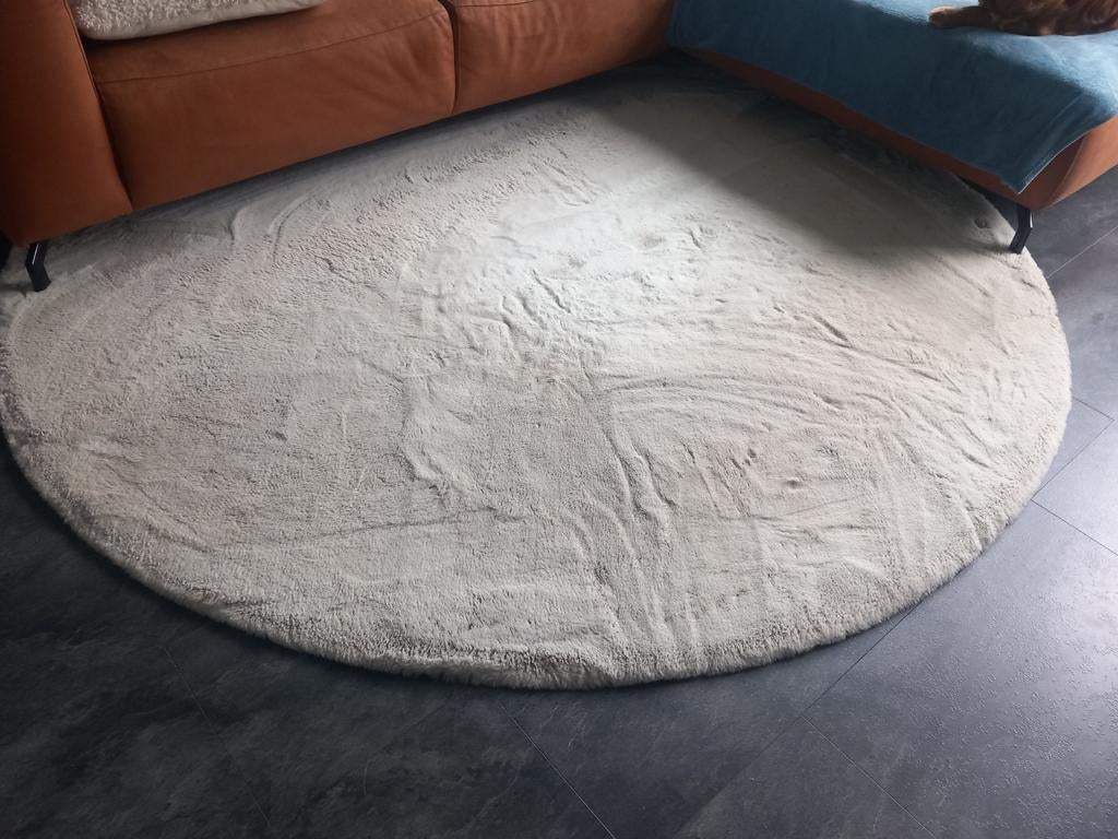 Hoogpolig rond vloerkleed, Ophalen