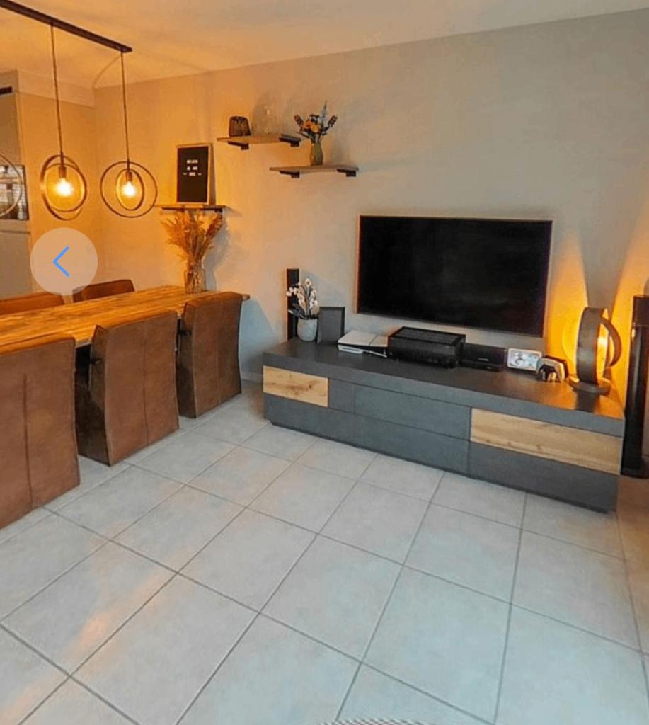 Tv meubel, Huis en Inrichting, Kasten | Televisiemeubels, Ophalen, Overige materialen, Zo goed als nieuw, 200 cm of meer