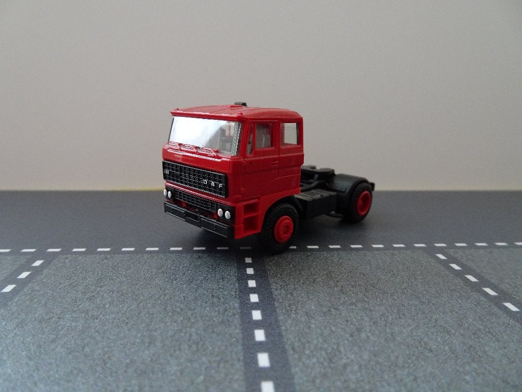 93 herpa daf 3300 2-as trekker rood 1:87 truck trein, Ophalen of Verzenden, Zo goed als nieuw, Bus of Vrachtwagen, Herpa