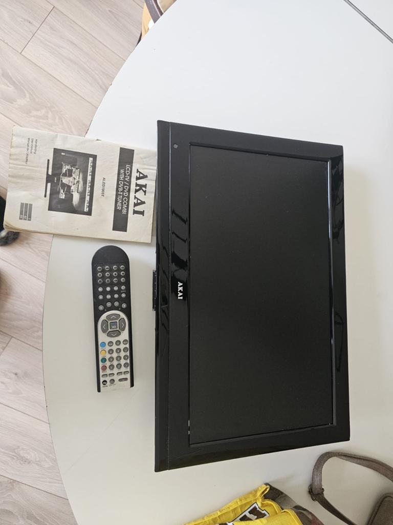 Akai LCD TV/DVD Combi ALED1905T - Wandmontage, Ophalen of Verzenden, Gebruikt, Minder dan 40 cm, LCD