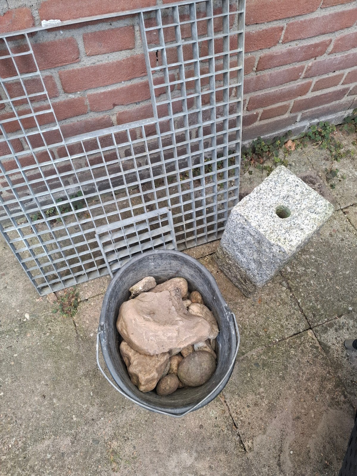 Decoratieve waterfrontein voor tuin/vijver, Ophalen, Gebruikt, Graniet, Kei