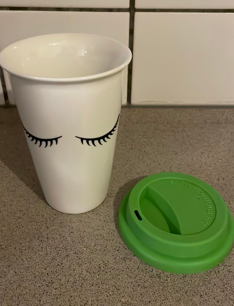 Riverdale coffee to go beker met deksel wimpers, Huis en Inrichting, Keuken | Servies, Ophalen of Verzenden, Zo goed als nieuw