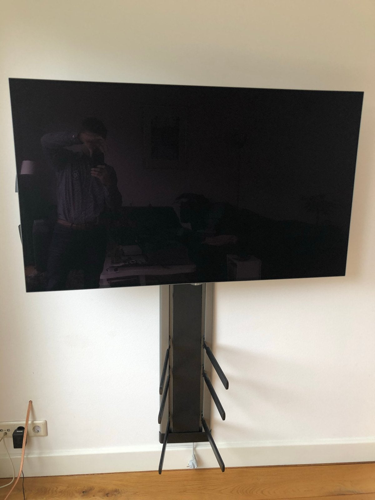 Vogel’s 8000-serie Motion+ L EFW 8345 – Muurbeugel + kolom, Ophalen, Gebruikt