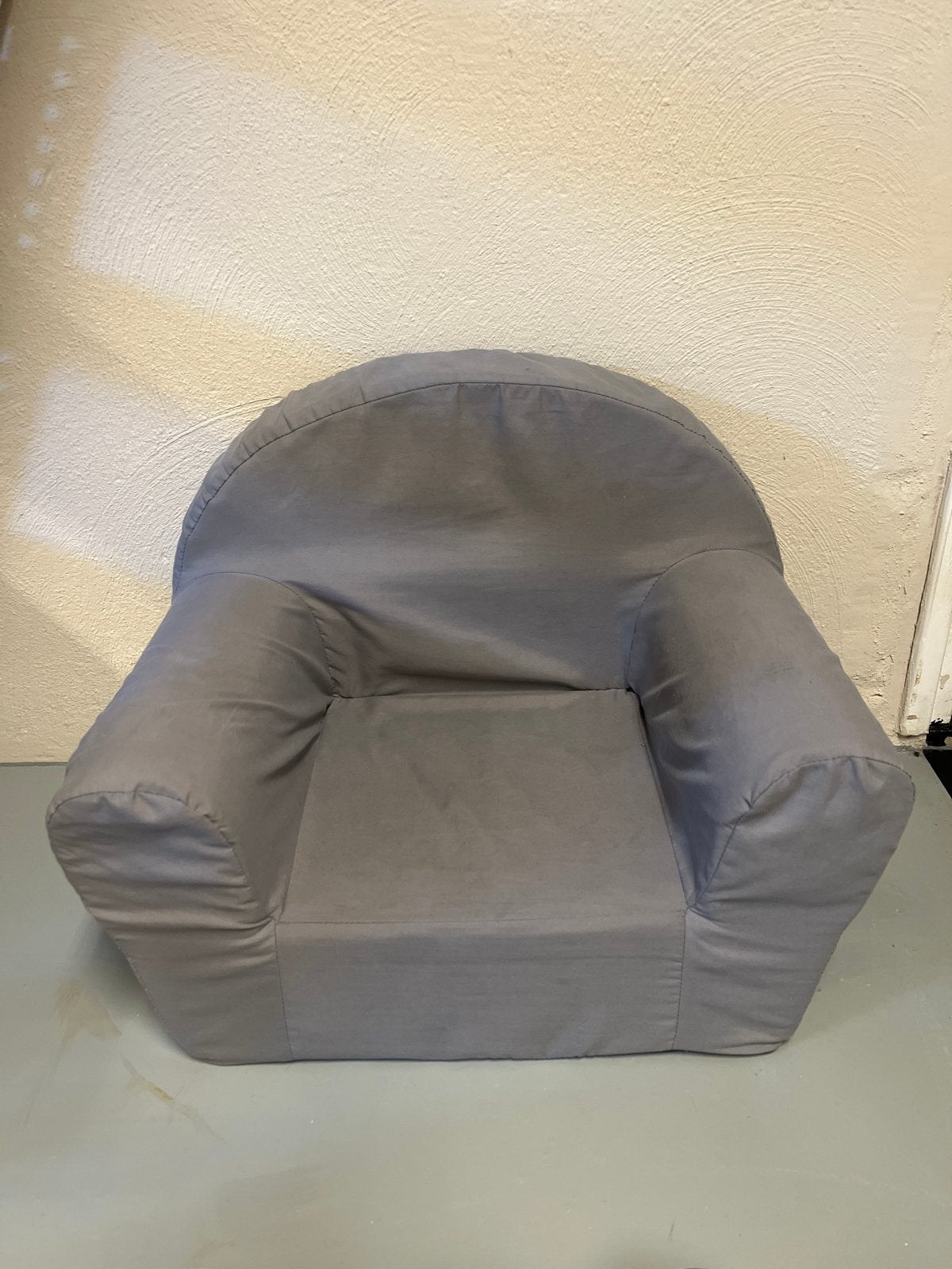 Grijze kinderfauteuil - Comfortabel en compact, Kinderen en Baby's, Ophalen, Gebruikt, Stoel