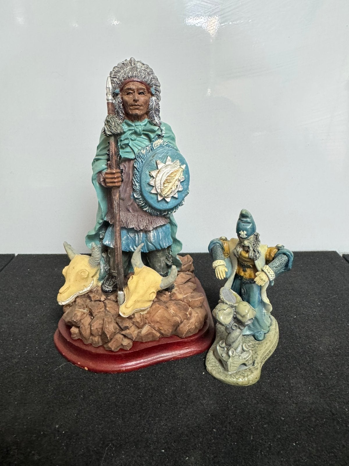 Lot beeldjes — Native American indiaan en tovenaar — 2 stuks, Verzamelen, Ophalen of Verzenden, Zo goed als nieuw