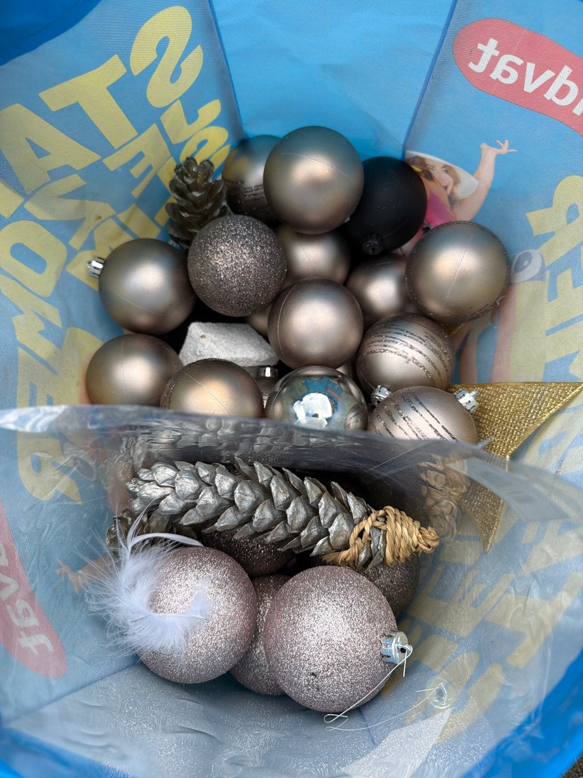 Kerstballen + versiering, Ophalen
