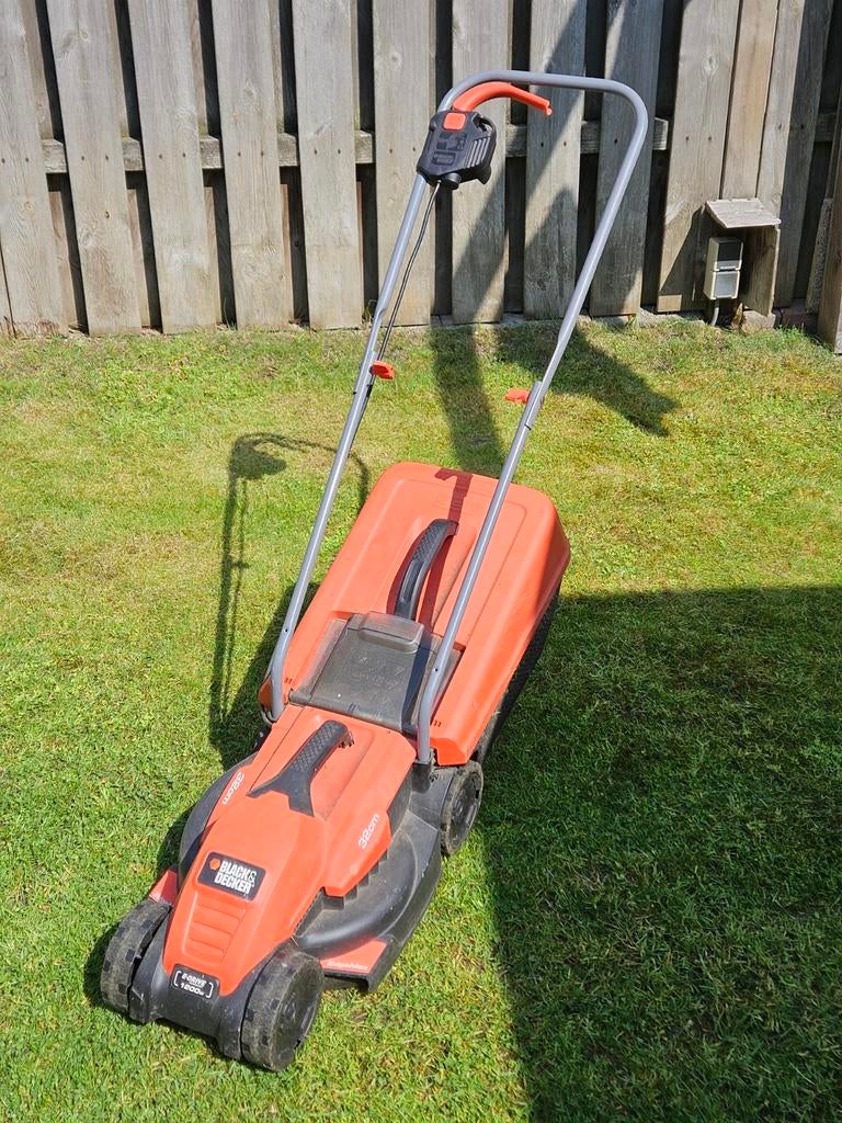 Black & Decker grasmaaier voor kleine gazons, Ophalen, Gebruikt, Elektrische grasmaaier, Black & Decker