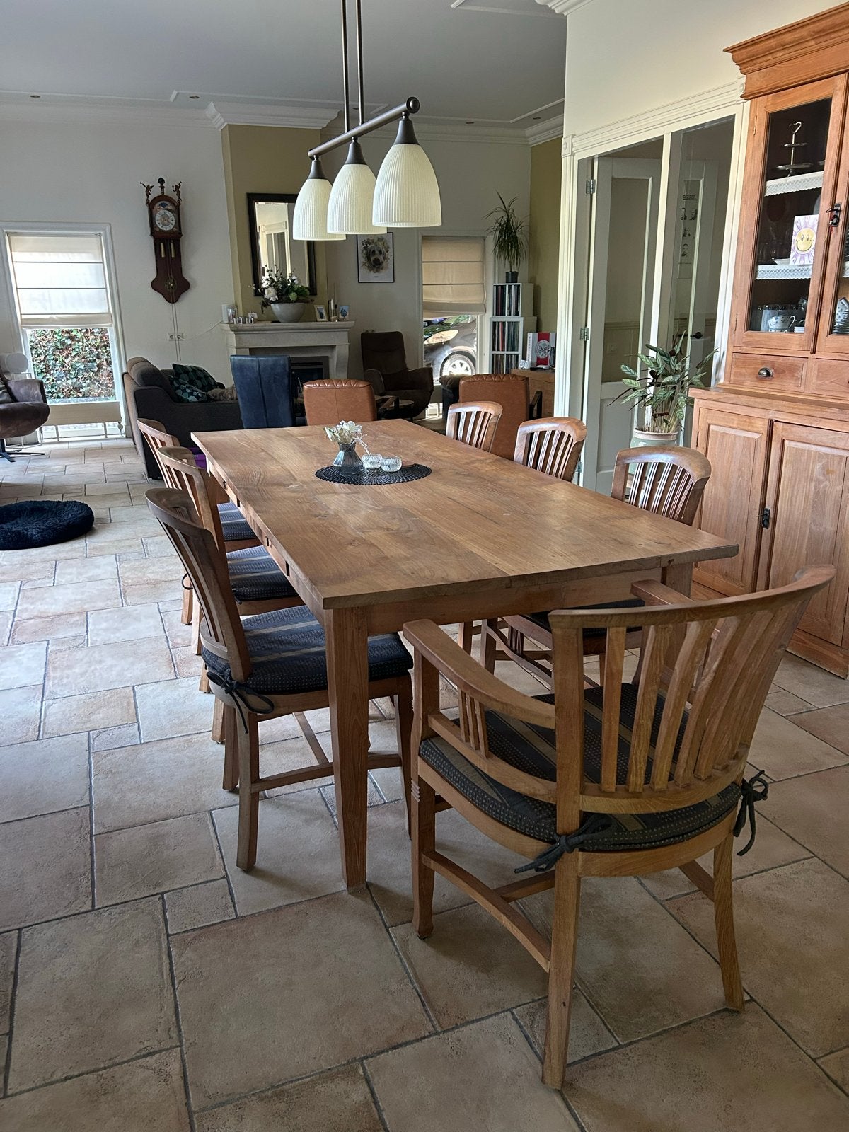 Grote houten eettafel met 7 stoelen, Huis en Inrichting, Tafels | Eettafels, Ophalen, Gebruikt, 200 cm of meer, 50 tot 100 cm