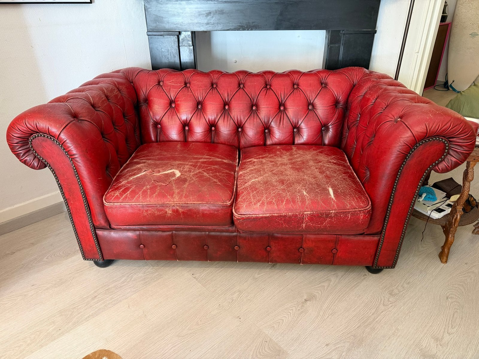 Vintage Rode Chesterfield Bank - 2-zits Leer, Ophalen, Gebruikt, 150 tot 200 cm, Tweepersoons