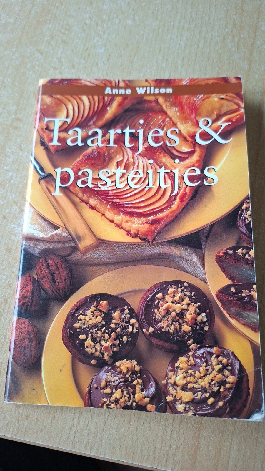 Taartjes & Pasteitjes - Anne Wilson (gebruikt), Boeken, Gelezen, Anne Wilson, Ophalen of Verzenden, Nederland en België