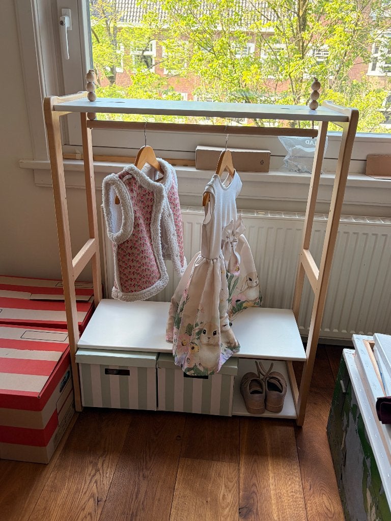 Montessori-kledingrek voor kinderen met plank:  kledingkast, Kinderen en Baby's, Ophalen, Kast, Zo goed als nieuw, 75 tot 100 cm