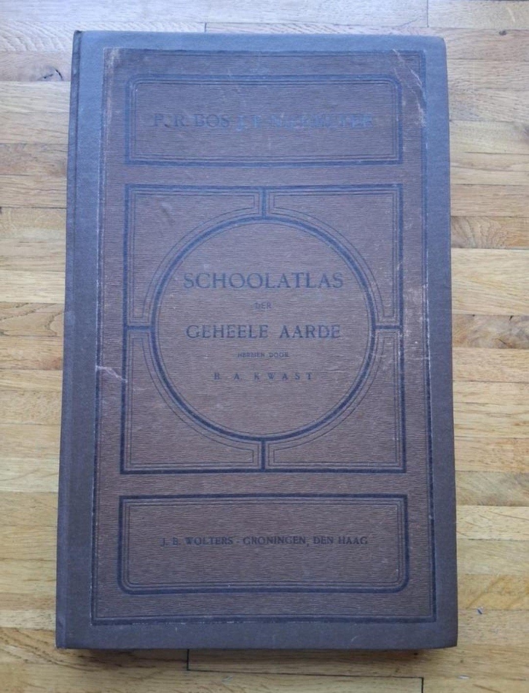 Schoolatlas der geheele aarde 1924
P.R. Bos / J.P. Niermeyer, Bosatlas, Ophalen of Verzenden, Zo goed als nieuw, 1800 tot 2000