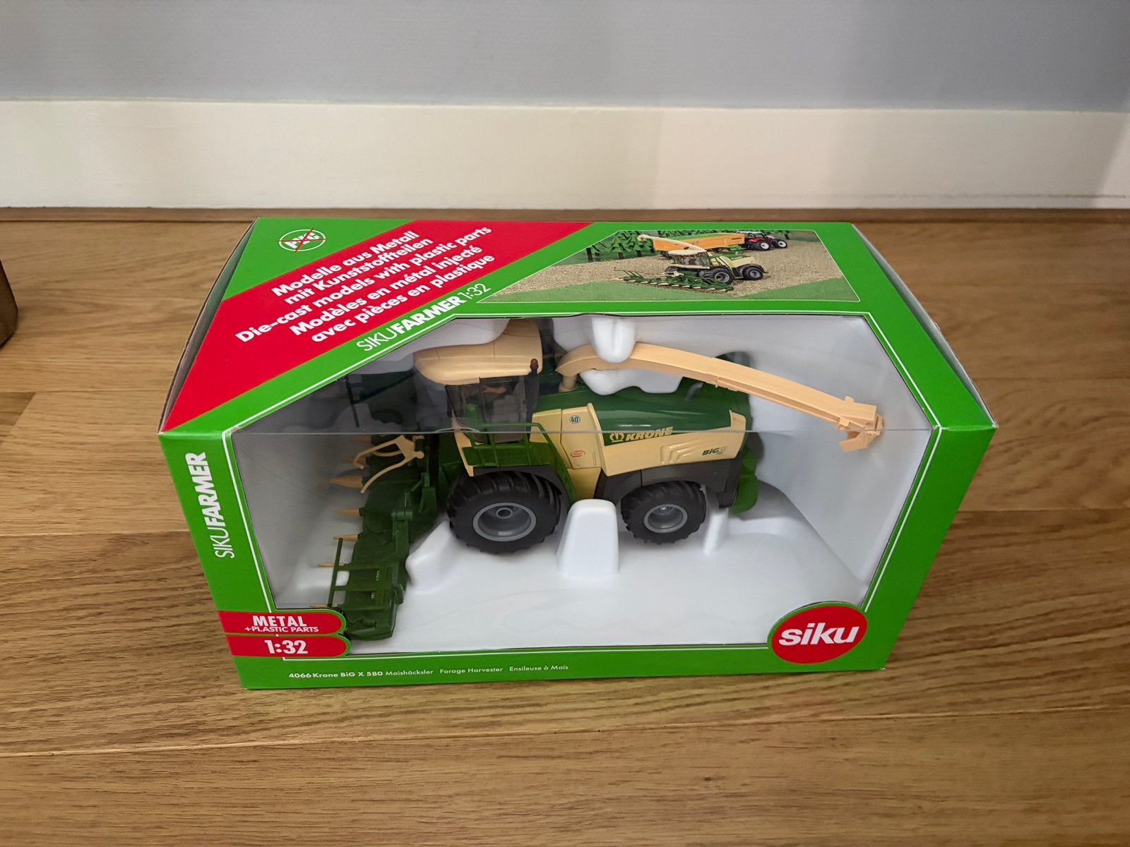 Nieuw in doos: Krone BiG X 580 maishakselaar van Siku, Ophalen of Verzenden, Nieuw, Tractor of Landbouw, SIKU