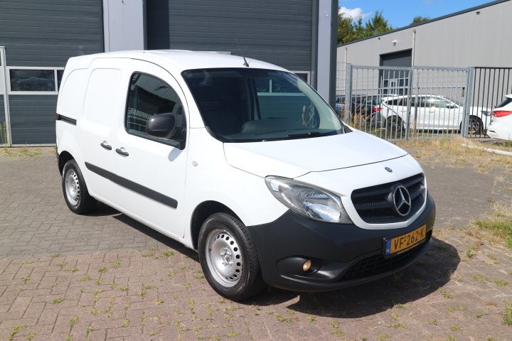 Mercedes-Benz Citan 108 CDI BlueEFFICIENCY (bj 2013), Voorwielaandrijving, Stof, Gebruikt, Zwart