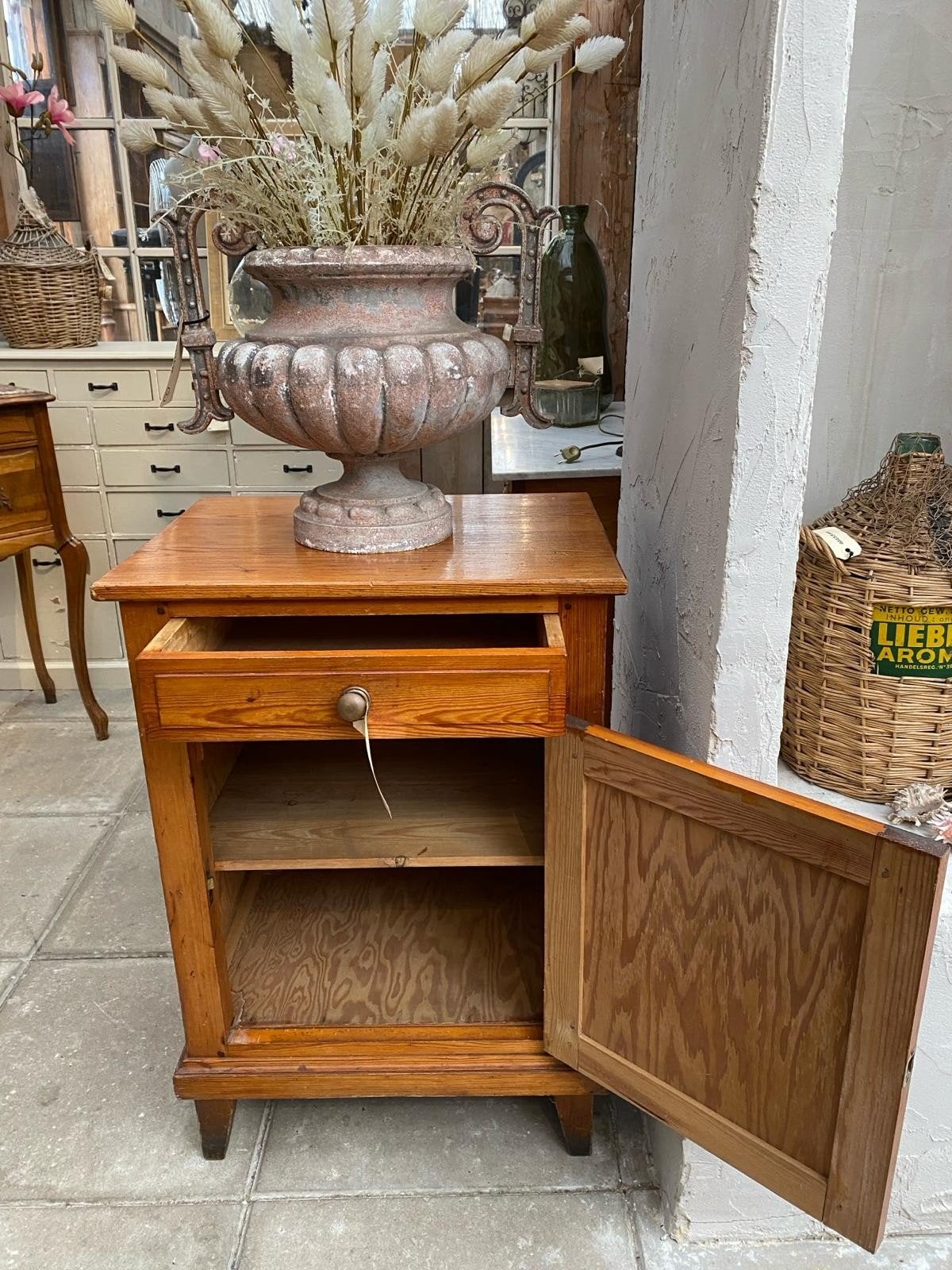 Klein brocante Frans kastje eendeurskastje, Ophalen