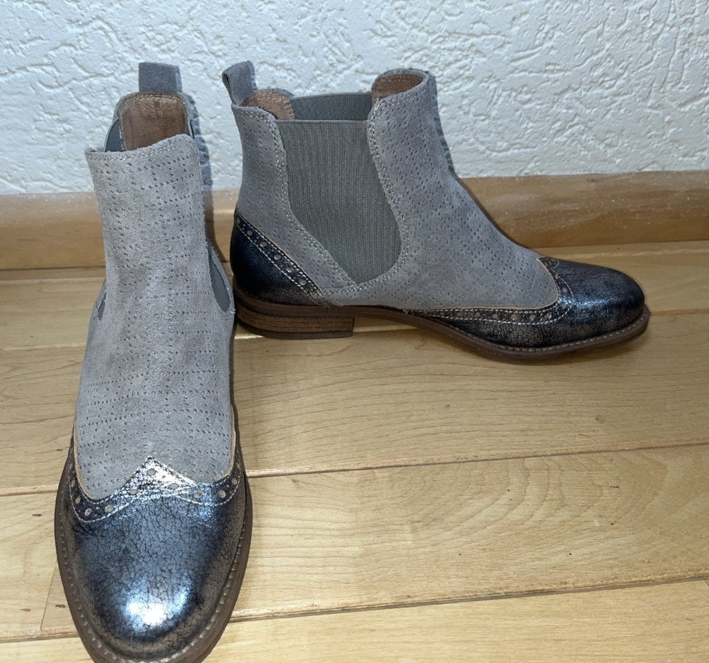 Carmens Chelsea enkellaarzen maat 39 grijs zilver suede leer, Verzenden, Lage of Enkellaarzen, Zo goed als nieuw, Carmens