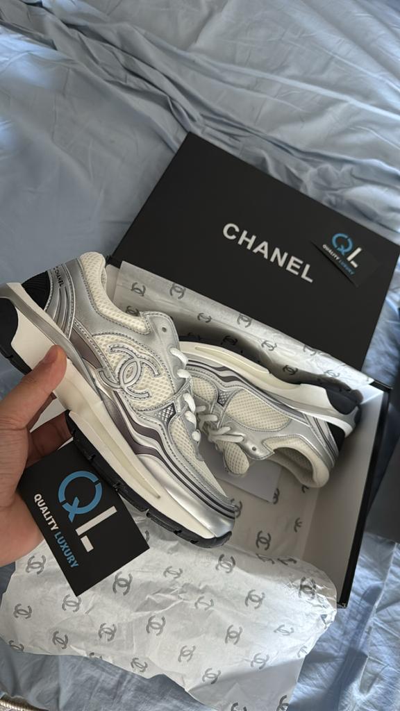 Chanel Sneakers - Nieuw in doos maat 38, Kinderen en Baby's, Babykleding | Schoentjes en Sokjes, Ophalen of Verzenden, Zo goed als nieuw