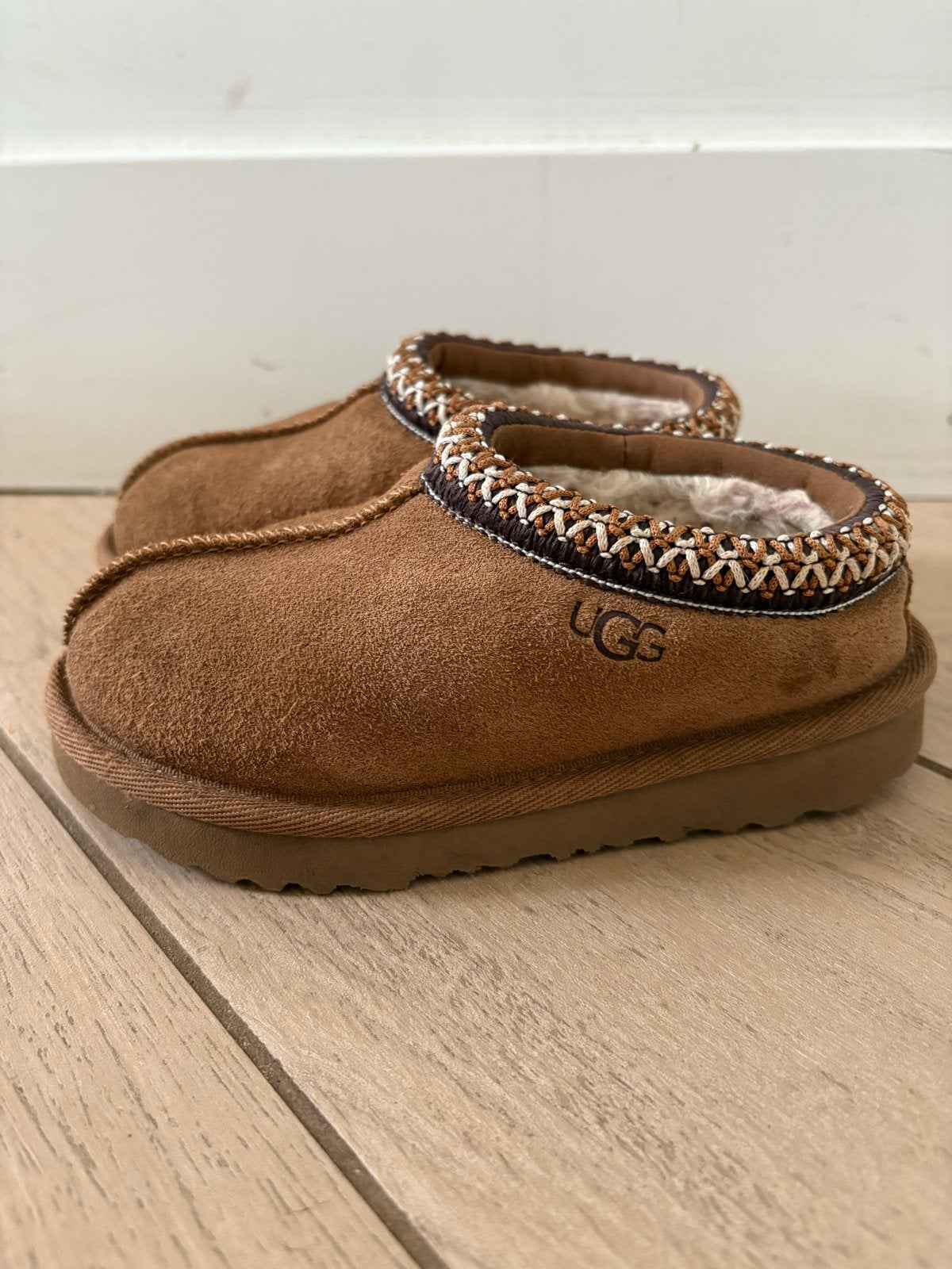 Uggs maat 26 - Comfortabele pantoffels voor kinderen, Ophalen of Verzenden, Gebruikt, Jongen of Meisje, Schoenen