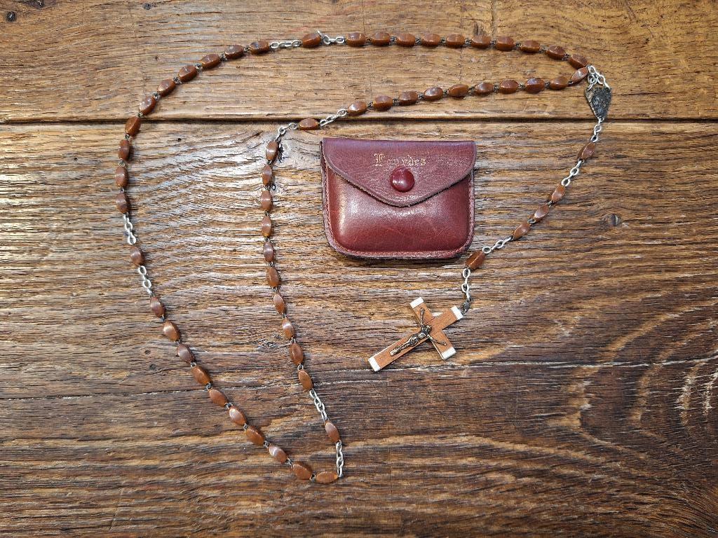 bruine paternoster met zakje Lourdes, Ophalen of Verzenden, Nieuw, Overige typen, Christendom | Katholiek