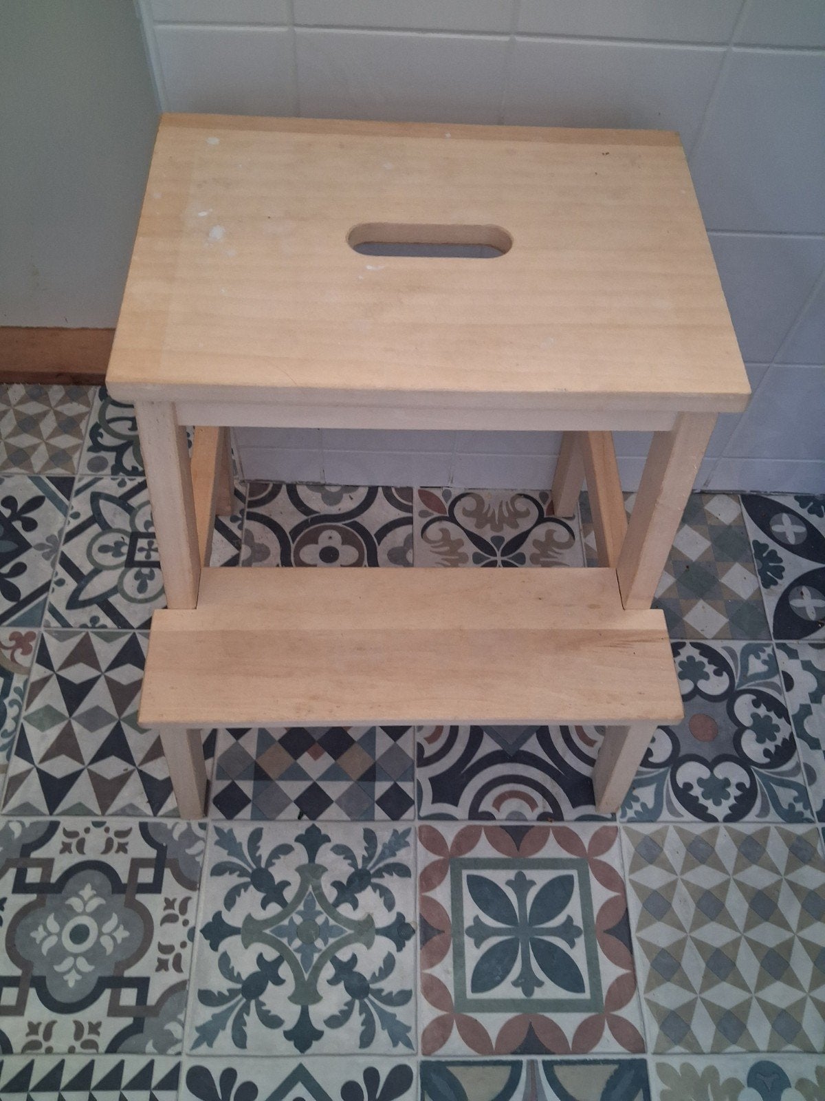 Houten krukje gratis, Huis en Inrichting, Krukjes, Ophalen of Verzenden, Hout