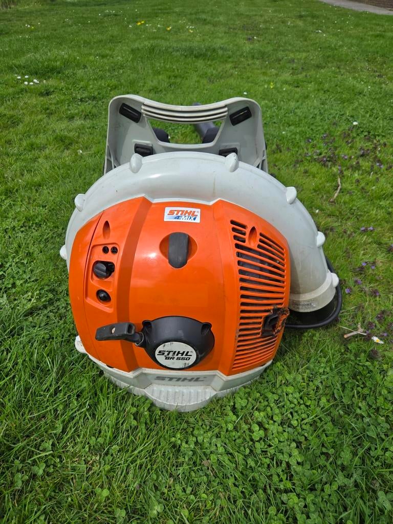Zeer nette Stihl BR550 bladblazer | ruggedragen | BR 550, Tuin en Terras, Bladblazers, Info@stihl.nl, Gebruikt, Stihl bladblazer BR550