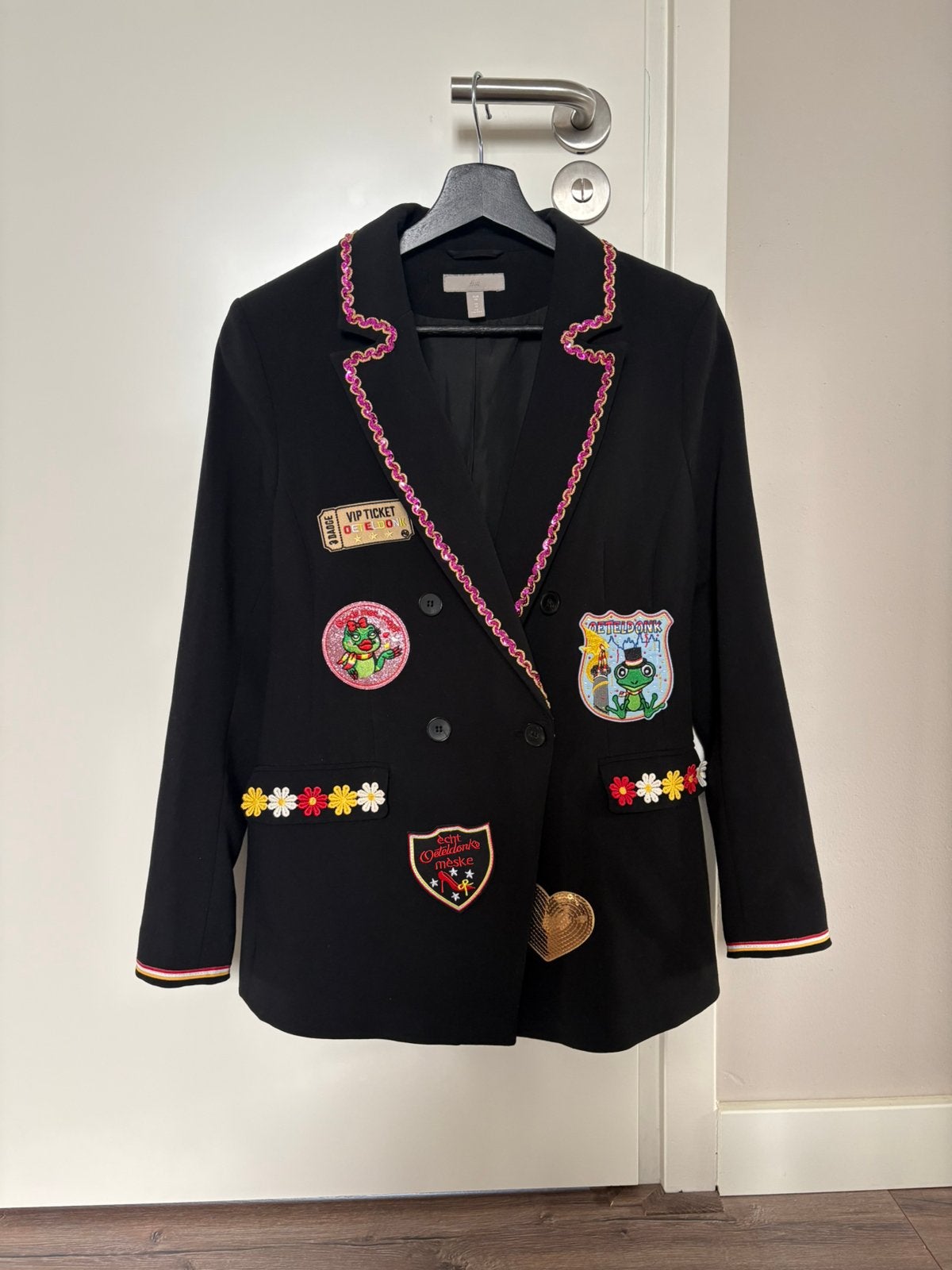 Oeteldonk jasje maat S/36 dames met roze 🩷🐸, Kleding | Dames, Carnavalskleding en Feestkleding, Ophalen, Carnaval, Zo goed als nieuw