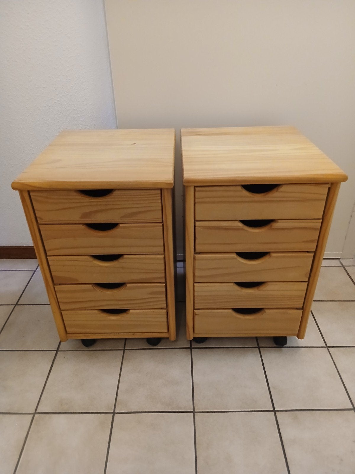2 grenenhouten ladekastjes op wieltjes - 35x40x56 cm, Huis en Inrichting, Kasten | Ladekasten, Ophalen, Minder dan 50 cm, Gebruikt