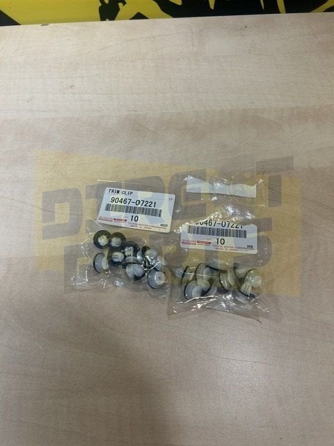 Toyota RAV4 (02/13-01/16) clip 14-15 20x) Origineel! 9046707, -, Voor, -, Nieuw