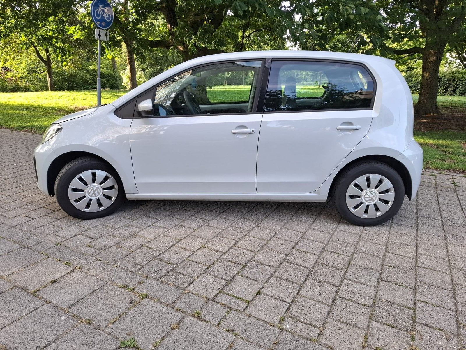 Volkswagen up! 1.0 60PK 5D BMT 2016 Wit, Voorwielaandrijving, Stof, 4 stoelen, Wit