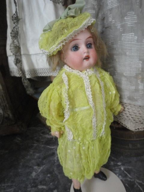 antiek HEUBACH-KOPPELSDORF popje, h 21 cm, originele kleding, Ophalen of Verzenden