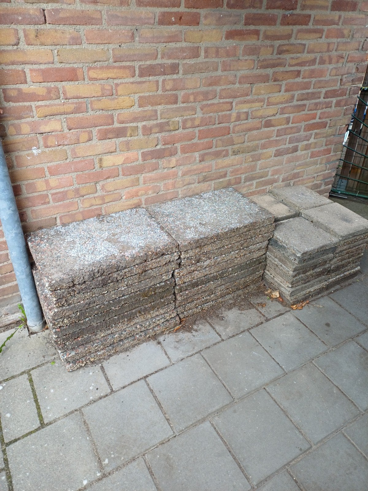 Gratis kleine en grote tegels, Gebruikt, Ophalen of Verzenden, 10 m² of meer, Beton