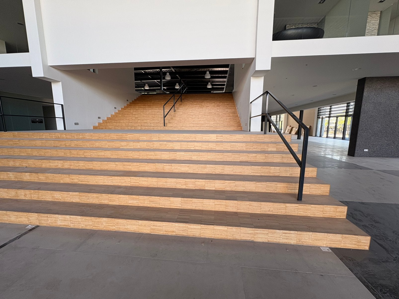 Grote houten trap met metalen leuningen–Demontabel 11,30 m, Doe-het-zelf en Verbouw, Hout en Planken, Ophalen, Eiken, Zo goed als nieuw